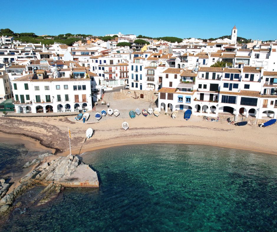 Calella acomiadarà les sardanes d’estiu ballant dins l’aigua en homenatge a Modest Cuixart