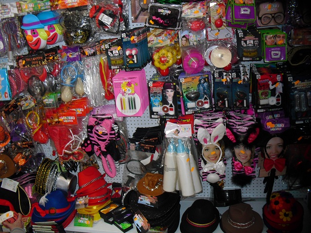 Retirats de la venda en basars productes relacionats amb el Carnaval