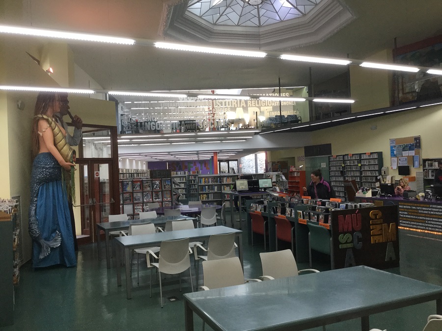 Biblioteca nova illuminació 1
