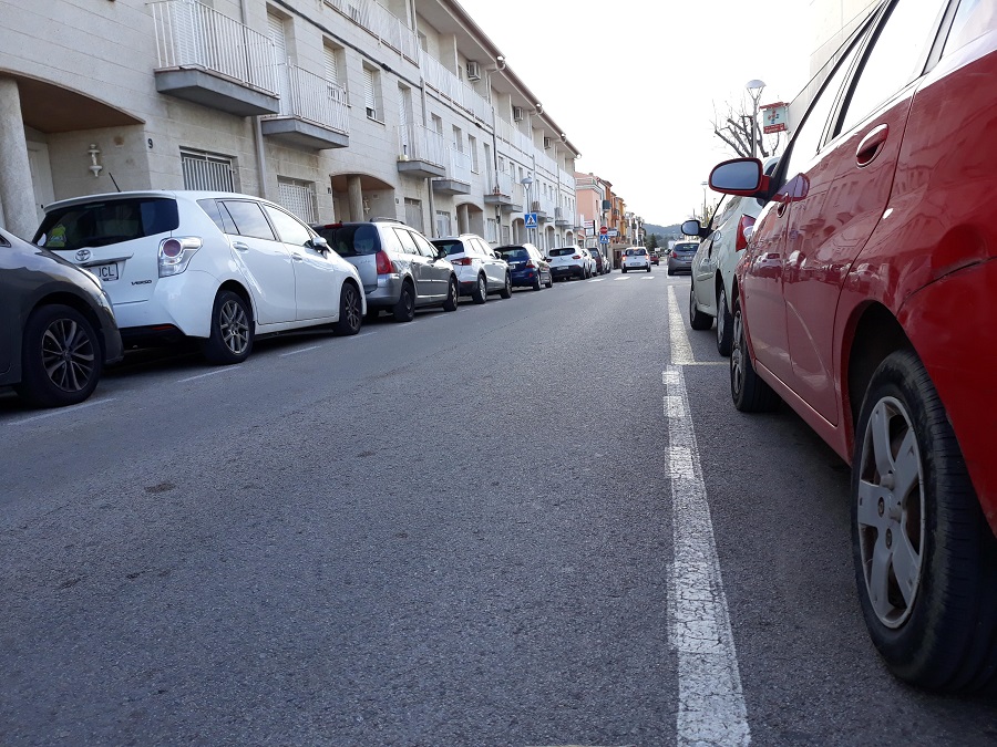 rodes punxades carrer Àngel Guimerà