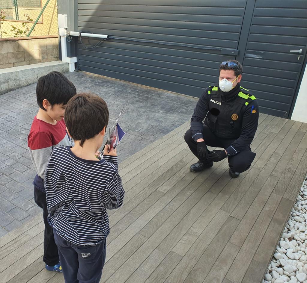Policia Local felicita aniversari infants