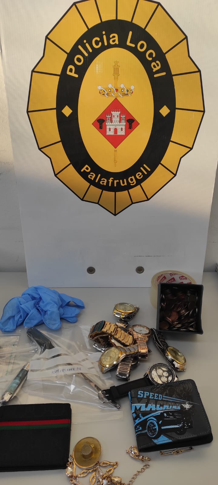 Policia Local Palafrugell, detenció robatoris trencant vidres aparadors