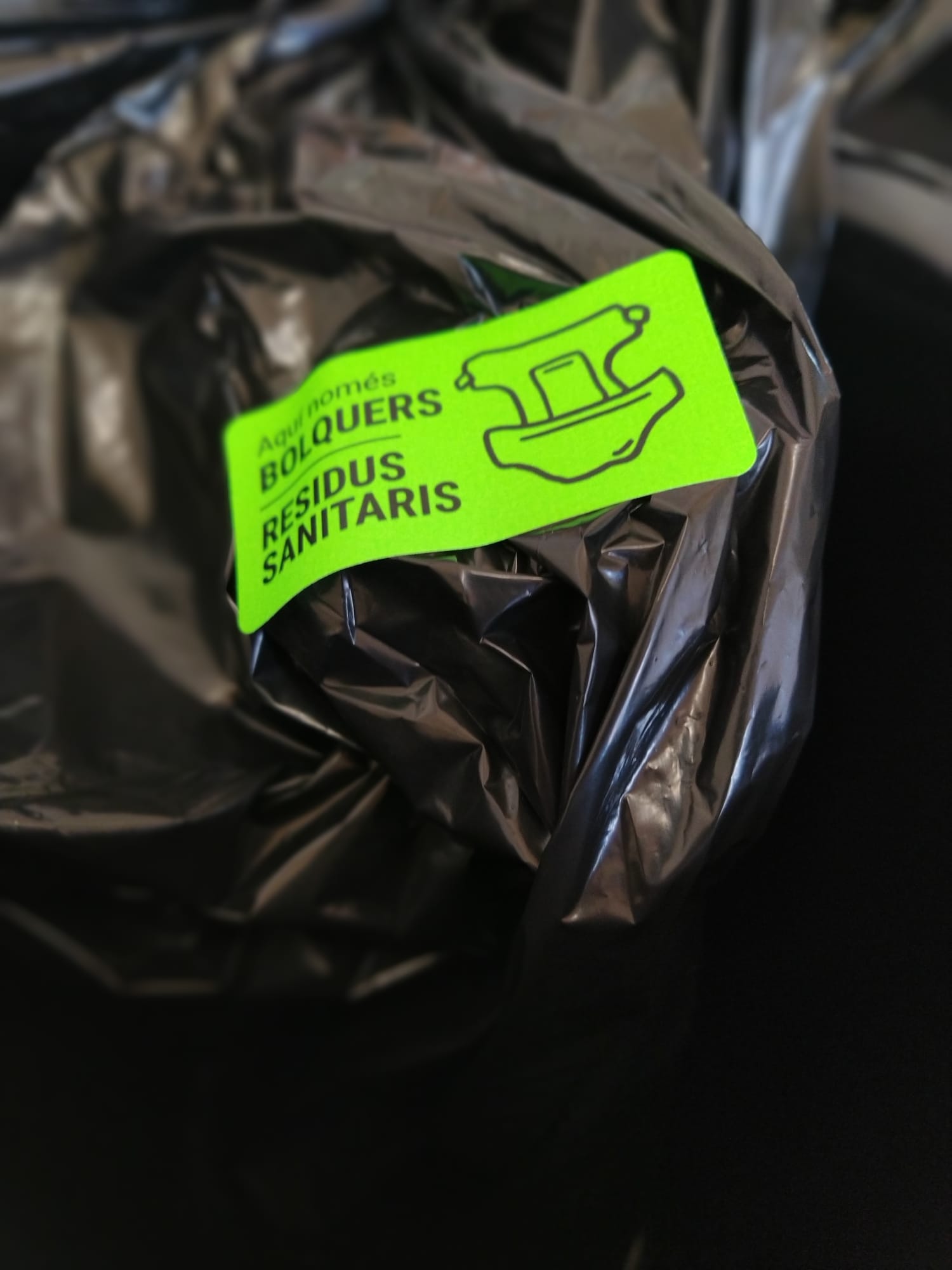 Etiquetes identificatives per a les bosses de bolquers i residus higiènics, àrea Qualitat Urbana, Palafrugell