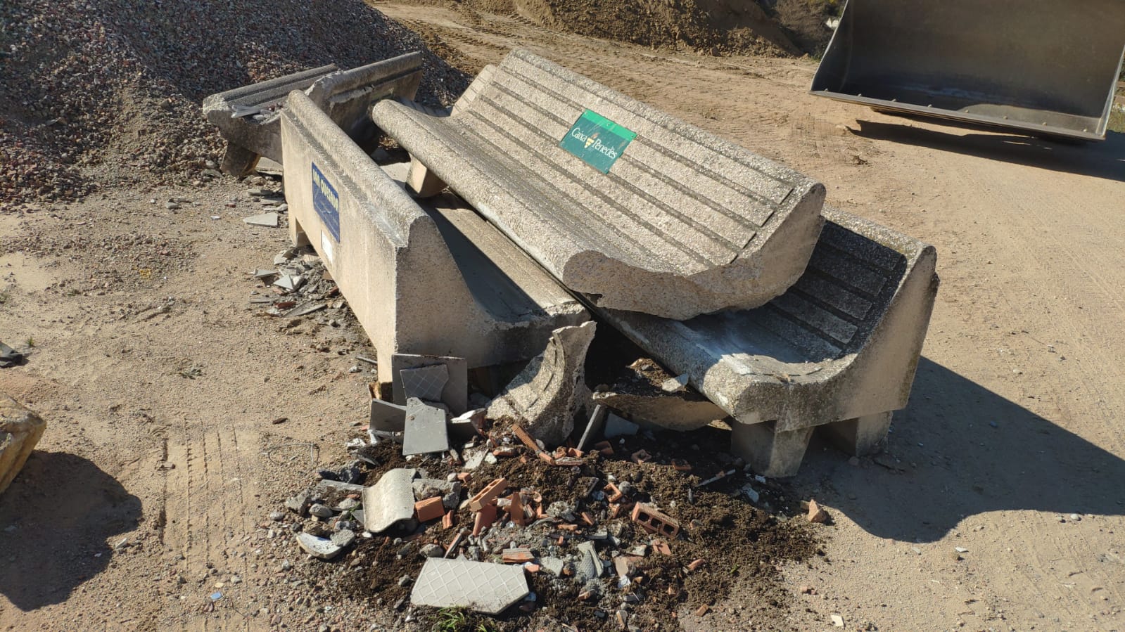 Canvi i reciclatge bancs, àrea Serveis Municipals, Ajuntament de Palafrugell