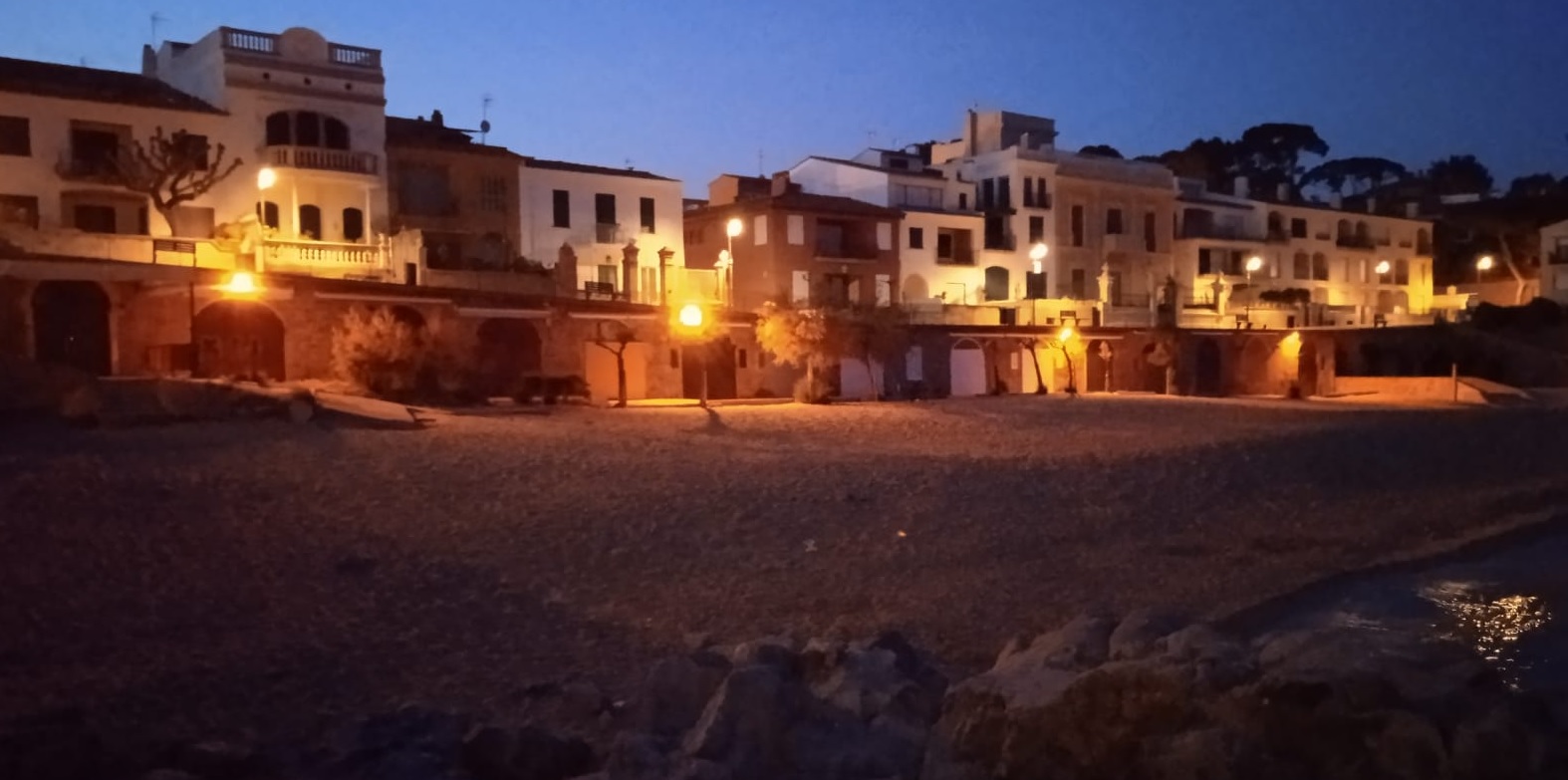 Nova il·luminació platja Canadell, àrea de Serveis Municipals, Ajuntament de Palafrugell