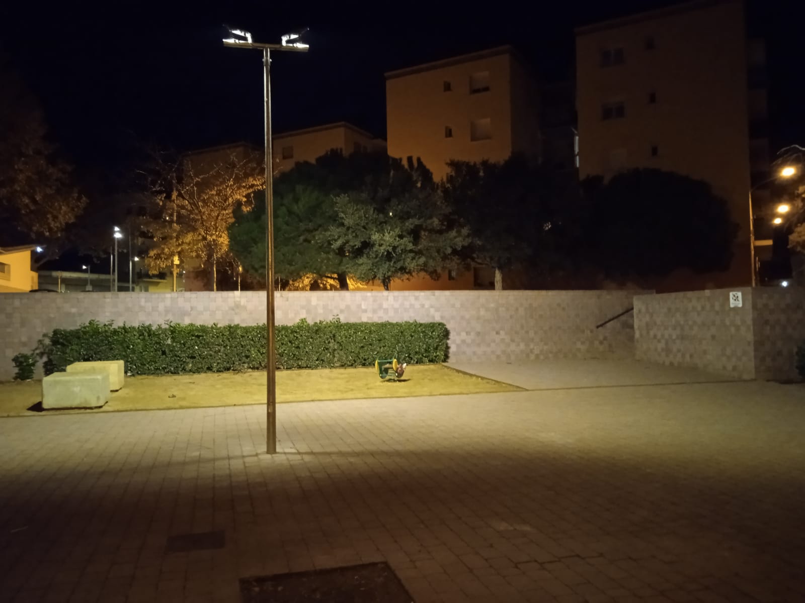Nova il·luminació carrer Solsonès, àrea de Serveis Municipals, Ajuntament de Palafrugell