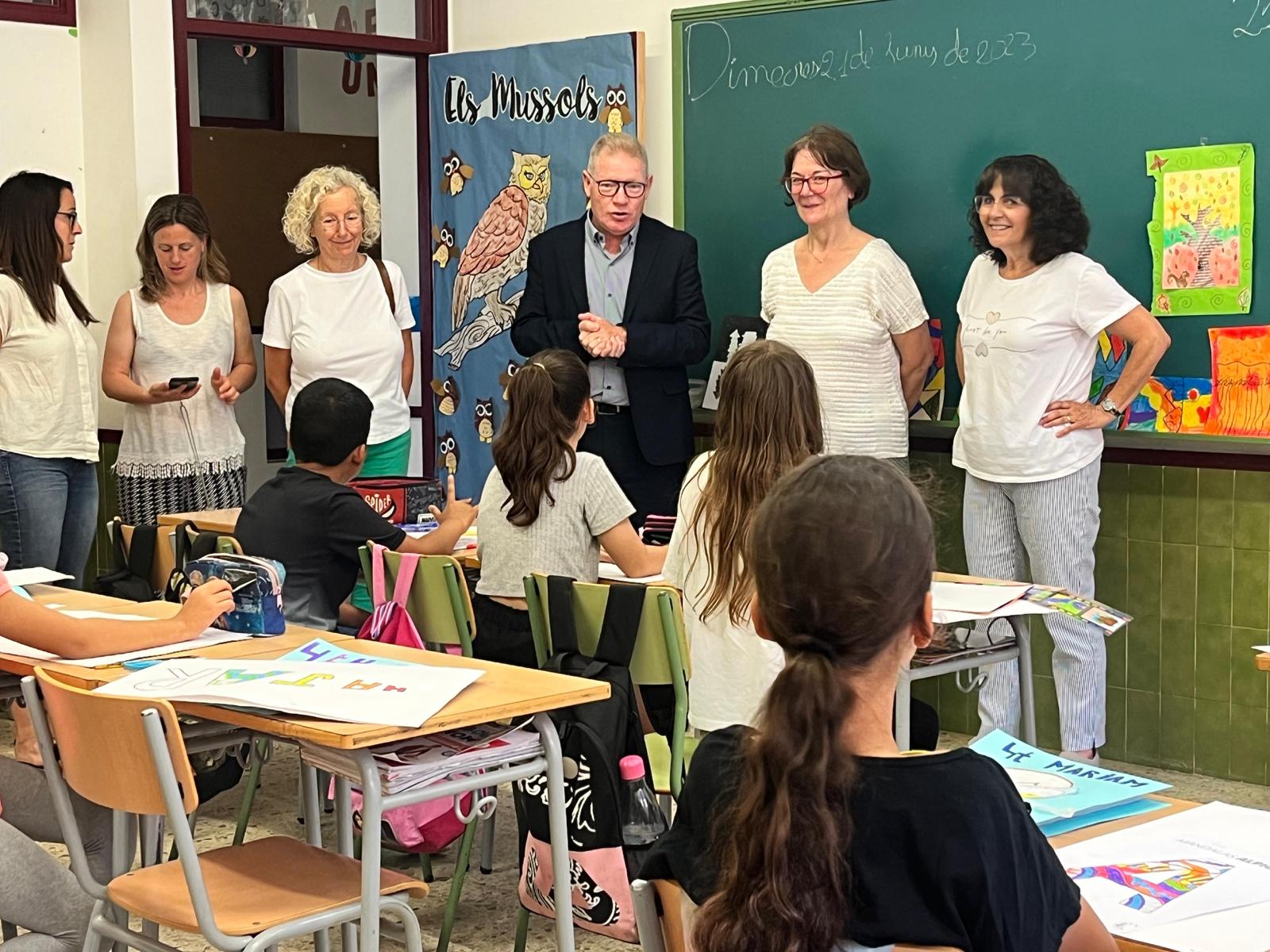 L’alcalde Juli Fernández visita l’escola Barceló i Matas, Ajuntament de Palafrugell