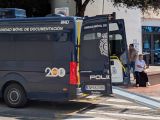 Furgoneta VIDOC de la Policia Nacional davant l'OAC